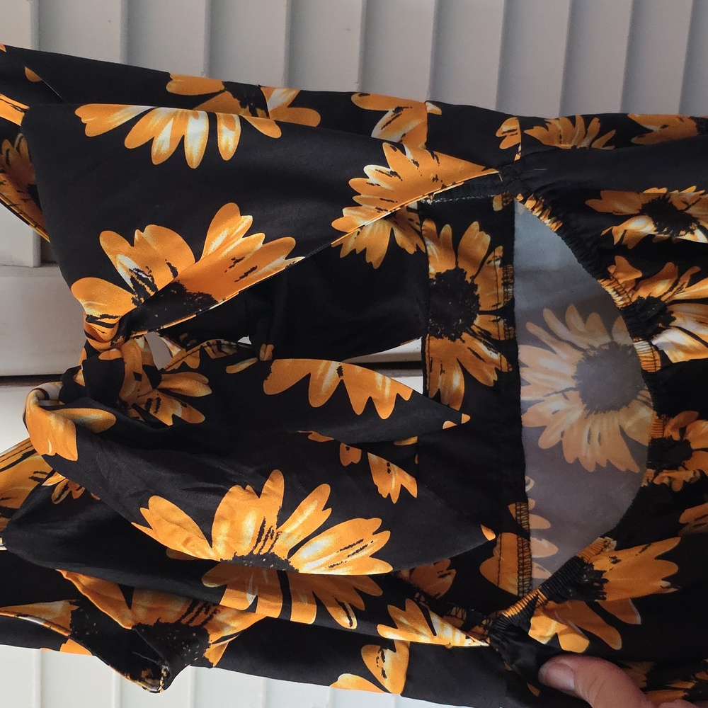 Sunflower Print Dress, Size Small 🌻🌻 - Picture 8 of 9